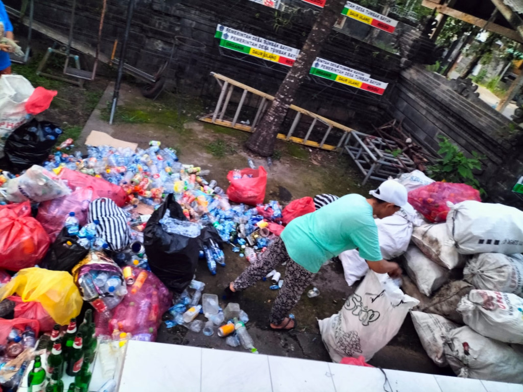 Kegiatan Bank Sampah Br. Gunung Pande